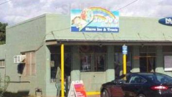 Jojo's Anuenue Shaved Ice outside