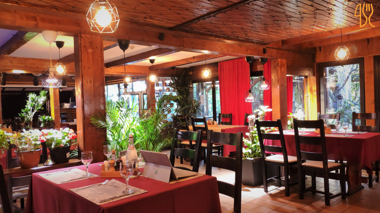 La Nuci Restaurant Exterior