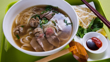 Le Pho food