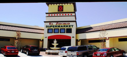 El Zocalo Supermarket outside