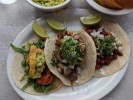 Halstead Ave Taqueria food