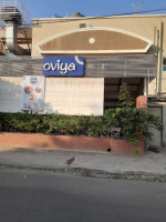 Oviya outside