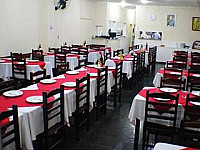 Silla's Pizzaria e Cantina inside