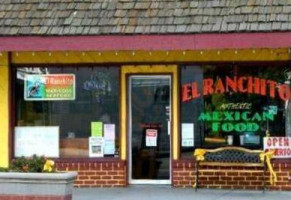 El Ranchito outside