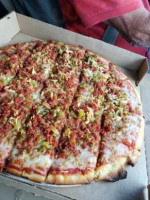 Tark's Pizza food