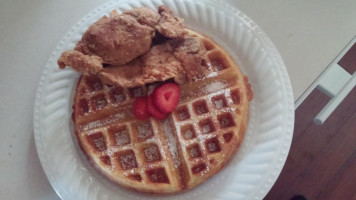 Emma Lynn's Chicken and Waffles inside