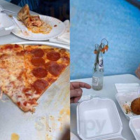 Dominic's Pizzeria food