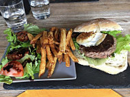 Le Comptoir a Burgers food