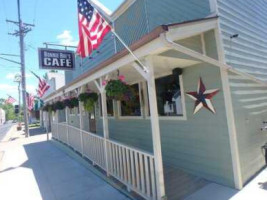 Bonnie Rae's Cafe Grocery outside