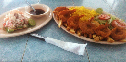 Mariscos Mar Y Tierra food