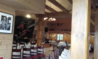 Le Chalet Des Moissons inside