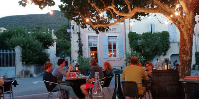 Le Bistrot De Venterol inside