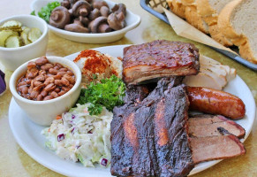 County Line B-q: Lake food