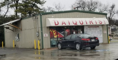 Cupids Creswell Ln Daiquiris outside