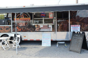 Dick's Drive In And Bbq outside