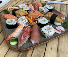 La Cabane Du Général Yaut' Sushi inside