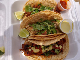 Los Valedores Taco Truck food