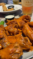 Pluckers Wing food