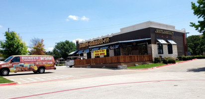 Dickey's Barbecue Pit food