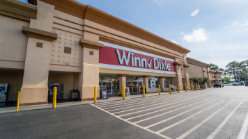 Winn-dixie Wine Spirits outside