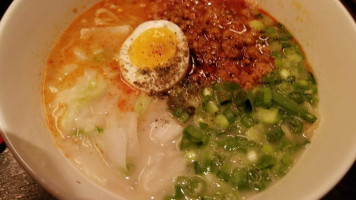 Ramen-san Deluxe food