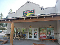 Fairmont Pizza and Ice Cream Parlour outside