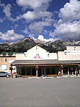 Fairmont Pizza and Ice Cream Parlour outside