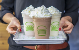 Shake Shack Oak Brook food