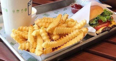 Shake Shack Oak Brook food