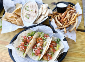 Cavanaughs River Deck food