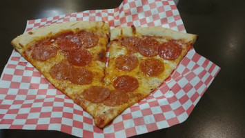 D'bronx Deli And Pizzeria food