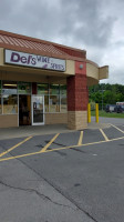 Del's Wine Spirits outside