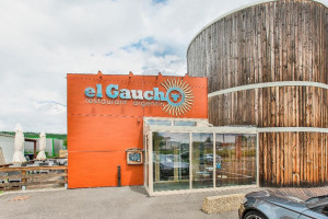 El Gaucho outside