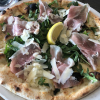 Famoso Neapolitan Pizzeria food