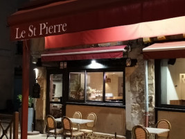 Le Saint Pierre inside