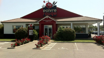 Poivre Rouge outside