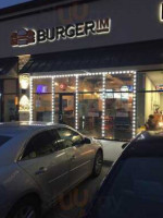 Burgerim outside