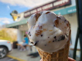 Bluff Park Ice Cream Shoppe outside