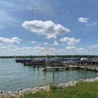 Boatyard At Buckeye Lake food