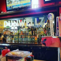 Dunwellz Custom Kitchen Pour House food