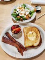 The Toasted Yolk Cafe food