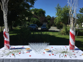 Tout Le Monde à Table food