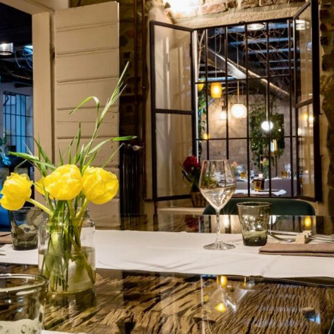 restaurant image