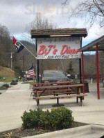 Bj's Diner outside