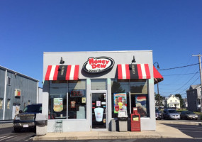 Honey Dew Donuts outside