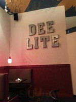 Dee-lite Grill food