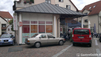 Pizzeria La Pergola outside