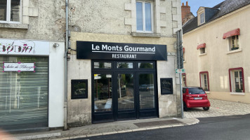 Le Monts Gourmand outside