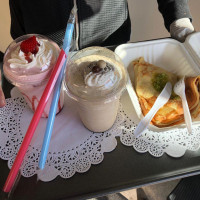 Mcbee's Shakes Crêpes Cones inside