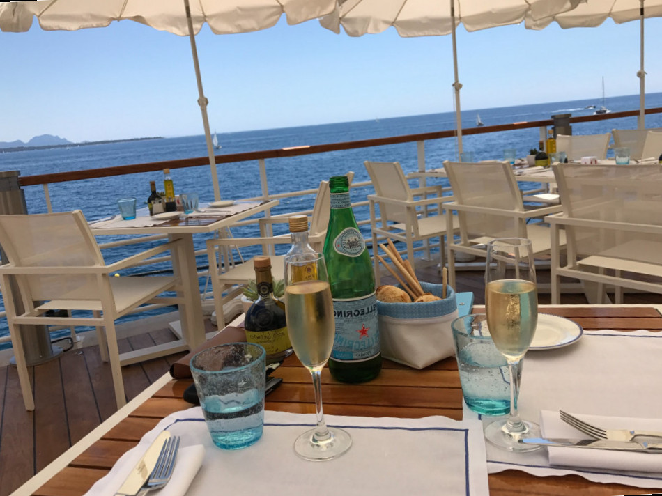 restaurant image